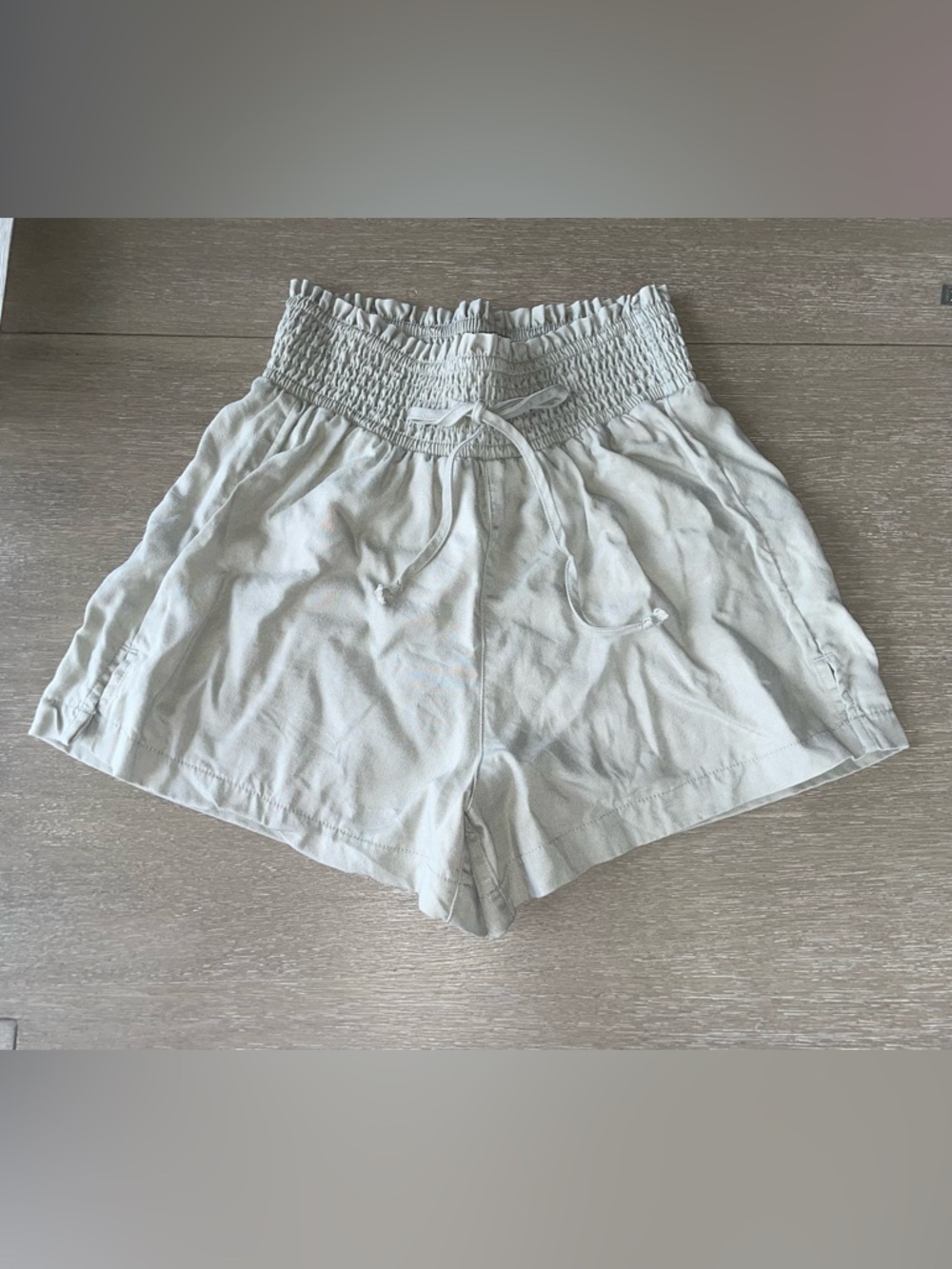 Abercrombie & Fitch Shorts in Light Olive green